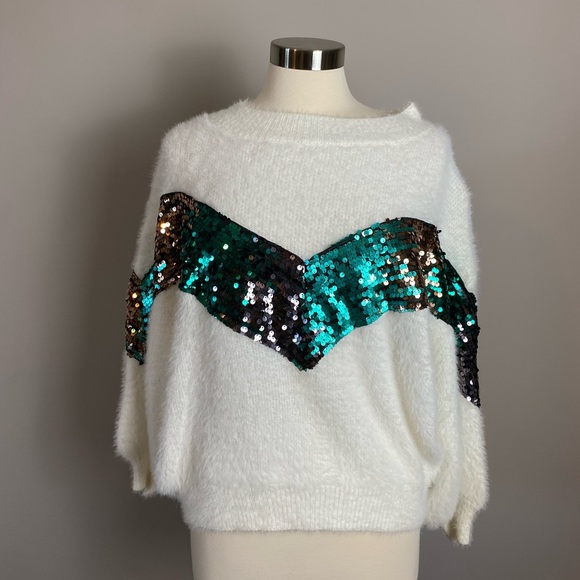 NWTs Royal & Reese Boho Eyelash Knit Sweater w Stunning Sequin Chevron Detail - Picture 2 of 11
